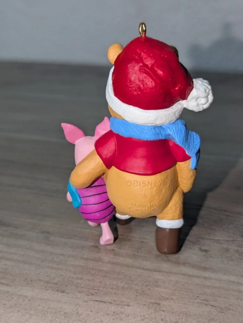 Hallmark 1996 Disney Winnie the Pooh and piglet ornament Xmas decor